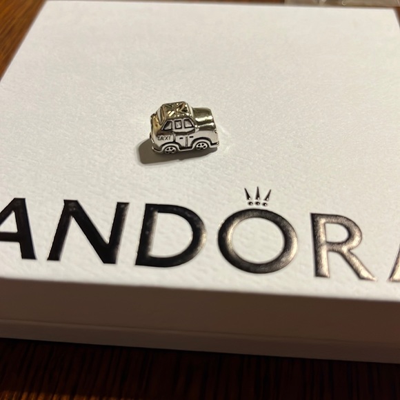 Pandora Jewelry - PANDORA UK 🇬🇧 Taxi